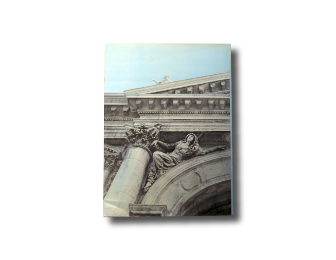 An Outline of World Architecture by Michael Raeburn