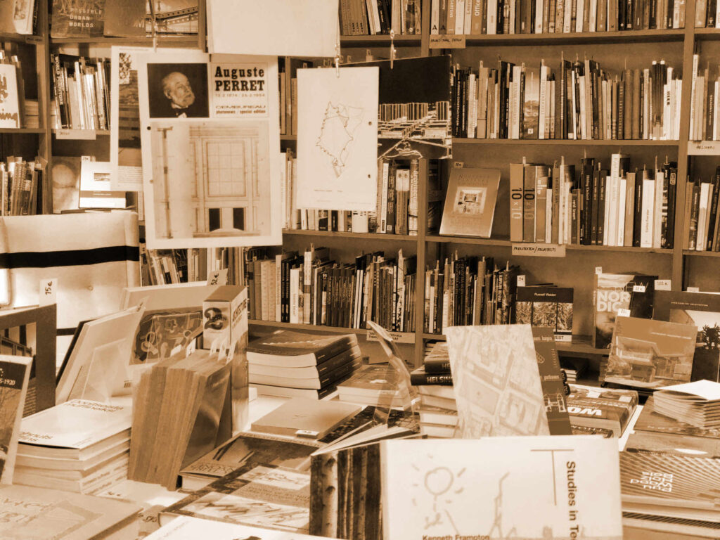 Covid-19, corona lockdown image of our shop, koronavirus-poikkeusolot kaupassamme