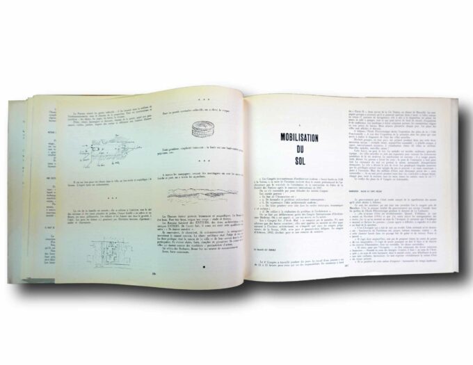 Photo showing a sample spread of the book La Ville Radieuse