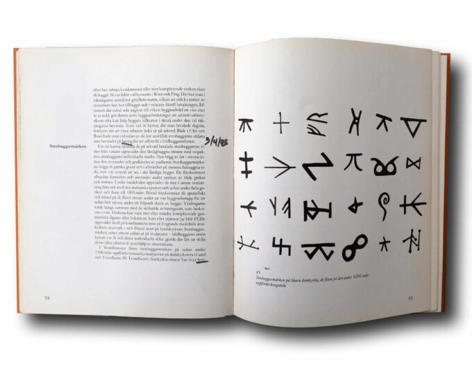 Medeltida-byggmastare-auk Photo showing a sample spread of the book Medeltida byggmästare