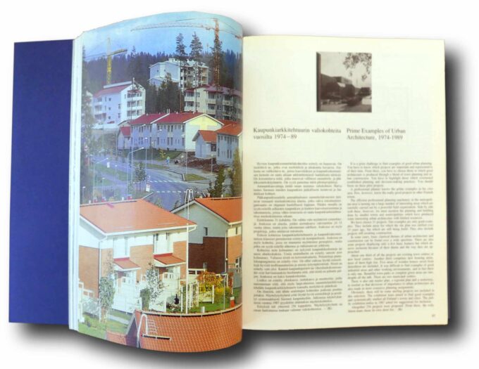 Suomalaista-kaupunkiarkkitehtuuria-auk Photo showing a sample spread of the book Suomalaista kaupunkiarkkitehtuuria Finnish Town Planning and Architecture