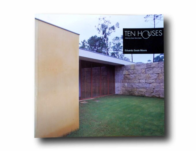 Eduardo-de-Souto-Moura-Ten-Houses-kansi Photo showing the book Ten Houses