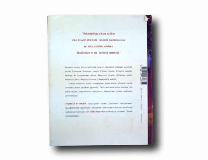 Photo showing a sample spread of the book Yhdeksän pyramidia