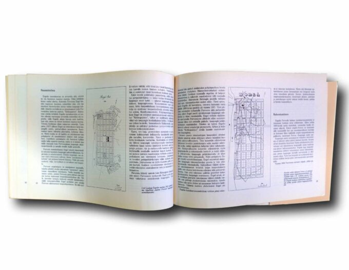 Photo showing a sample spread of the book Porvoon kuva
