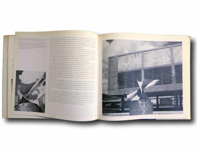 Carlos-Raoul-Villanueva-auk Photo showing a sample spread of the book Carlos Raul Villanueva und die Architektur Venezuelas