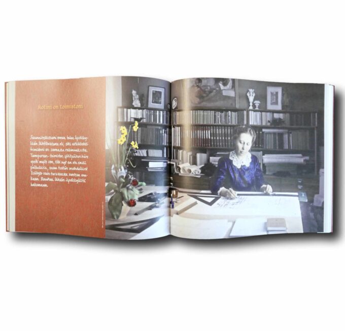 Photo showing a sample spread of the book Wivi Lönn: Muistojen albumi
