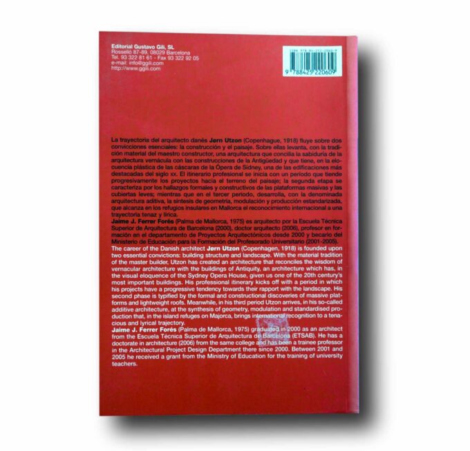 Photo showing a sample spread of the book Jørn Utzon. Obras y proyectos – Works and Projects